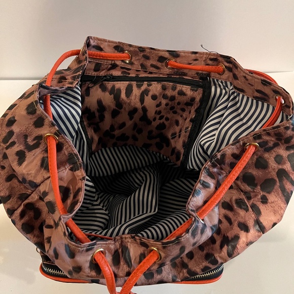 Oversized Leopard Backpack - Picture 3 of 5